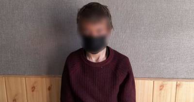 Повалил и снимал джинсы: в Сумской области 19-летний парень пытался изнасиловать школьницу (фото)