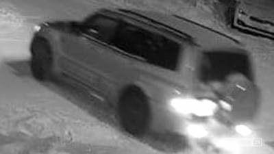 Полиция Ноябрьска ищет водителя, который устроил ночью на парковке массовое ДТП