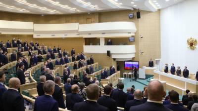Совфед РФ поддержал закон о праве президента вновь баллотироваться на пост