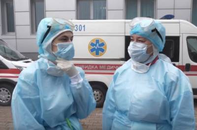 В Украине уже второй человек получил повторную дозу ковид-вакцины: в Польше – в миллион раз больше
