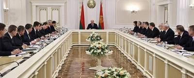 Александр Лукашенко поручил перераспределить полномочия органов власти