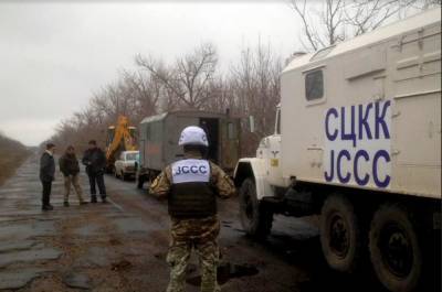 Под Горловкой офицеры СЦКК спасли от верной смерти двух человек
