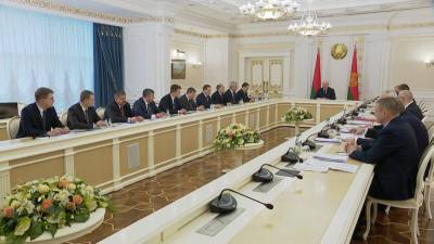 Президент собрал совещание по перераспределению полномочий между органами власти