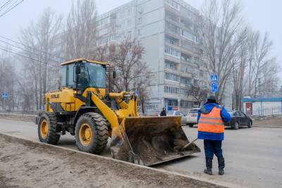 В Волгограде стартовала интенсивная уборка дорог и тротуаров