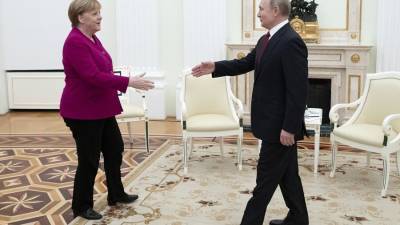 Кремль прокомментировал возможные контакты Путина, Макрона и Меркель