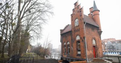За красной дверью: как выглядит новый музей в Домике смотрителя Высокого моста в Калининраде