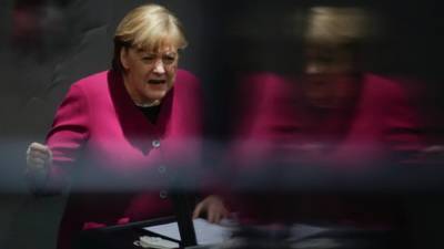 Ужесточение карантина: Меркель хочет получить абсолютную власть