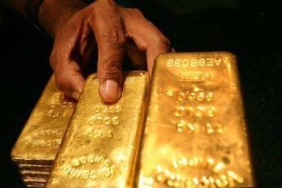 Золото дешевеет до 3-недельного минимума из-за роста доходности облигаций в США