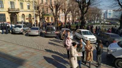В Черновцах протестующие предприниматели добились пересмотра карантинных мер (ФОТО, ВИДЕО)