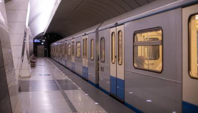 В петербургском метрополитене пассажир упал на путь