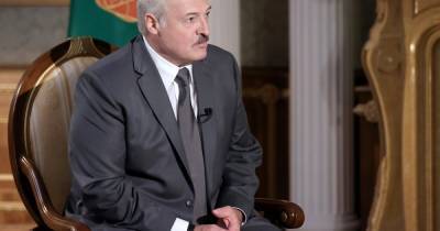 Лукашенко высказался за сохранение "сильной президентской власти" в Беларуси