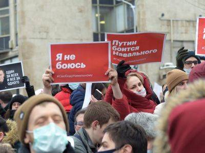 Матери бывшего координатора штаба Навального угрожают увольнением из школы