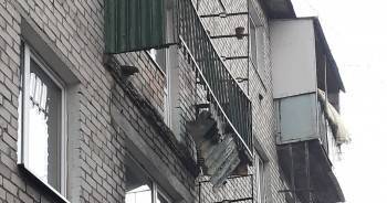 В Соколе с пятиэтажки упал балкон