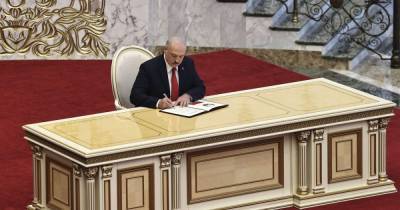 Лукашенко заявил, что готов поделиться своими полномочиями