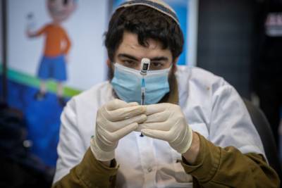 Минздрав Израиля затребовал новую вакцину на гигантскую сумму