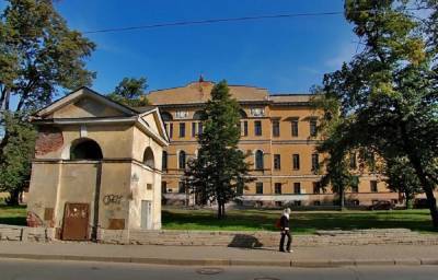 Суд обязал отремонтировать Николаевский дом призрения в Петербурге