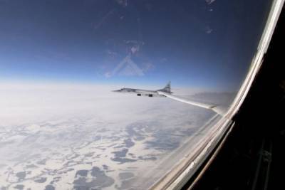 Российские ракетоносцы Ту-160 снова заставили Британию понервничать