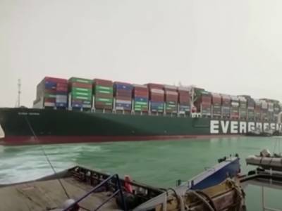 Стали известны сроки разгрузки Суэцкого канала после инцидента с контейнеровозом