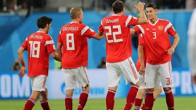 Сборная России по футболу проведет матч против Словакии в красной форме