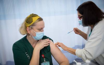 Германия приостанавливает использование вакцины AstraZeneca и мира