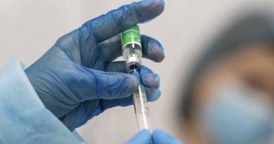 В Минздраве назвали побочные реакции, которые фиксируют у вакцинированных от коронавируса чаще всего