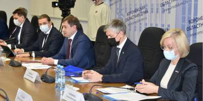 Желание участвовать в праймериз «Единой России» изъявили два воронежских депутата Госдумы