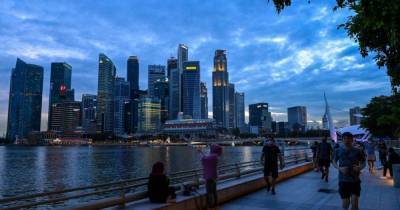 В Сингапуре мужчина получил три месяца тюремного срока за умышленный кашель в сторону полицейских