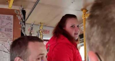 В Кременчуге пассажирка автобуса обматерила пенсионера, который сделал ей замечание из-за маски
