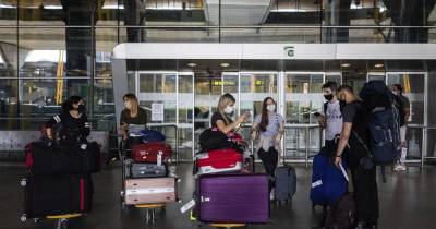 Внедрение "COVID-паспортов": Шмыгаль поручил Кулебе обсудить с международными партнерами путешествия для украинцев