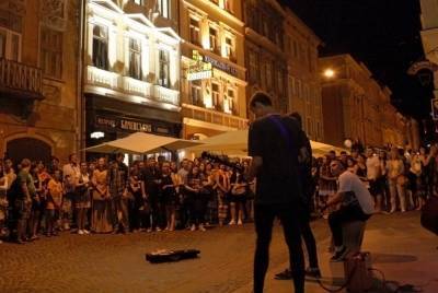 Уличных музыкантов и летних площадок не будет: во Львове ввели дополнительные ограничения
