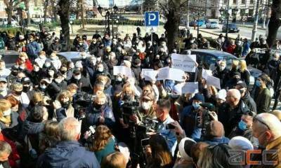 Антикарантинный протест в Черновцах: Власти пошли на уступки
