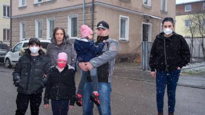 «Нас выгнали, чтобы заселить заключенных»: три семьи из Баварии оказались на улице