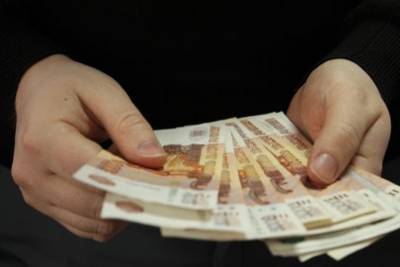 В Башкирии мужчина купил продукты на 10 000 рублей, сняв деньги с чужой карты