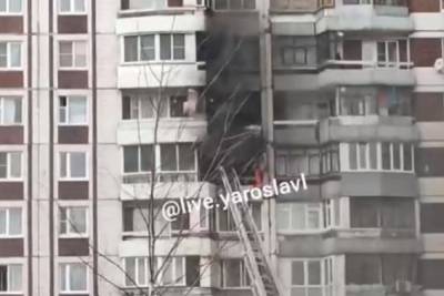 В Ярославле загорелась многоэтажка