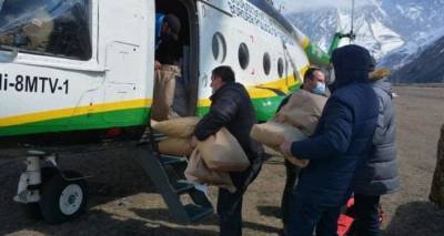 Жителям высокогорного села Джута в Грузии вертолетом доставили продукты