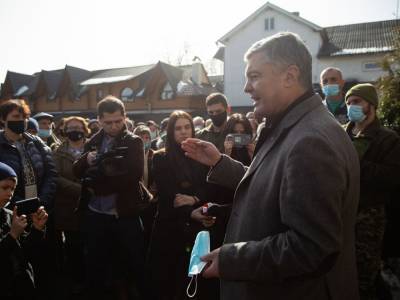 Порошенко подал иск против МВД и Геращенко – Парубий