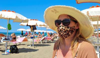 Власти Испании ввели масочный режим даже на пляжах