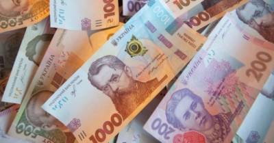 Среднемесячная зарплата в Украине за год выросла на 15%: где больше платят