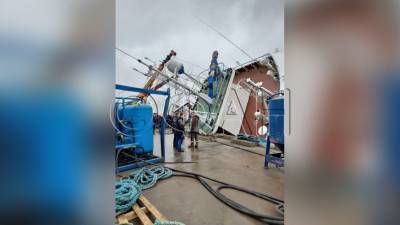 На заводе "Пелла" в Ленобласти перевернулось судно с 80 людьми