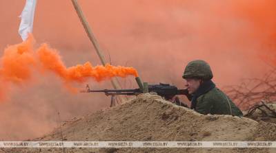 Свыше 100 единиц бронетехники и более 400 военнослужащих участвуют в учении на Гожском полигоне
