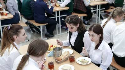 Чтобы было вкусно и полезно: как может измениться питание в школах и садах РФ