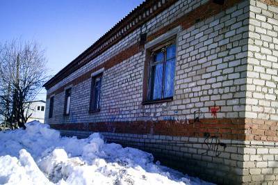 Школьниц засыпало сошедшим с крыши снегом в Пермском крае