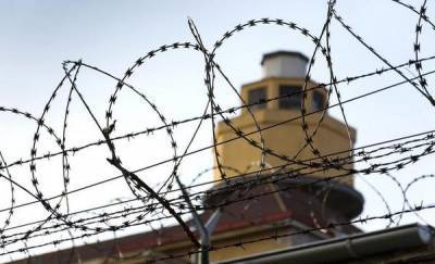 В Тюмени задержали сотрудника УФСИН, который за взятку от заключенного согласился пронести запрещенные продукты