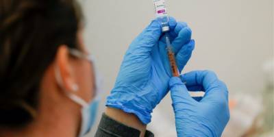 Польша планирует до конца лета вакцинировать от коронавируса всех желающих — премьер