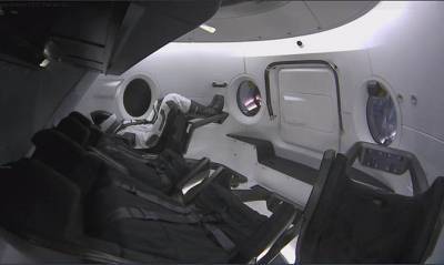SpaceX сформировала первый гражданский экипаж для полета в космос