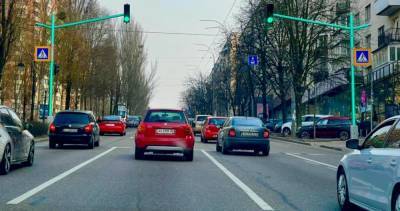 В Киеве появился первый светофор со светодиодными модулями: фото