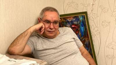 Отец директора ФБК Ивана Жданова вынужден спать в СИЗО посменно