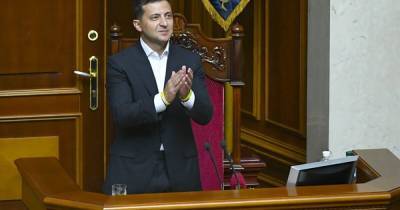 Зеленский похвастал первенством Украины по легализации е-паспортов и похвалил Раду