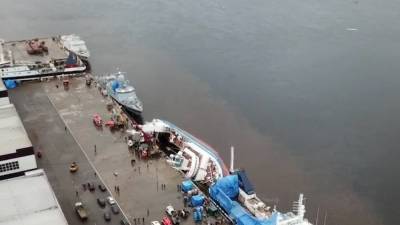 Спасатели нашли тело сварщика, погибшего на перевернувшемся в Ленобласти судне