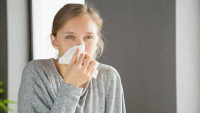Вирусолог объяснил рост простудных заболеваний весной